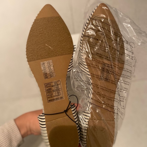 Pointy stripped flats 💙 - Picture 4 of 5